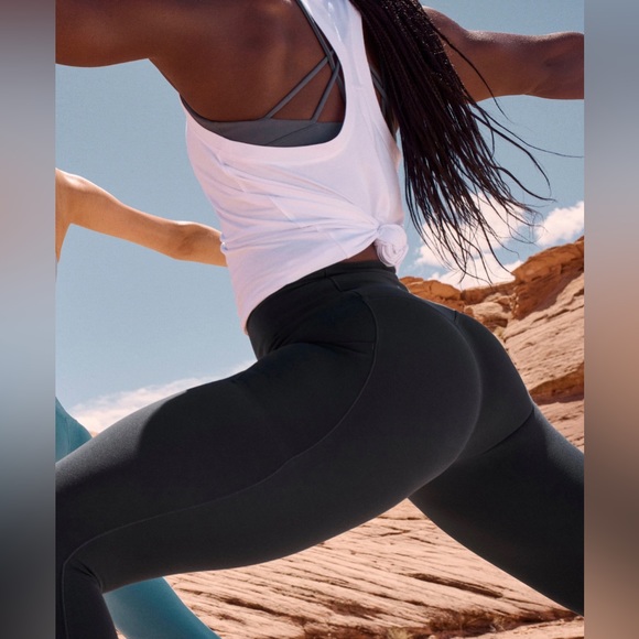 Athleta Essence Relaxed High Low Tank Sz Medium - Picture 2 of 8